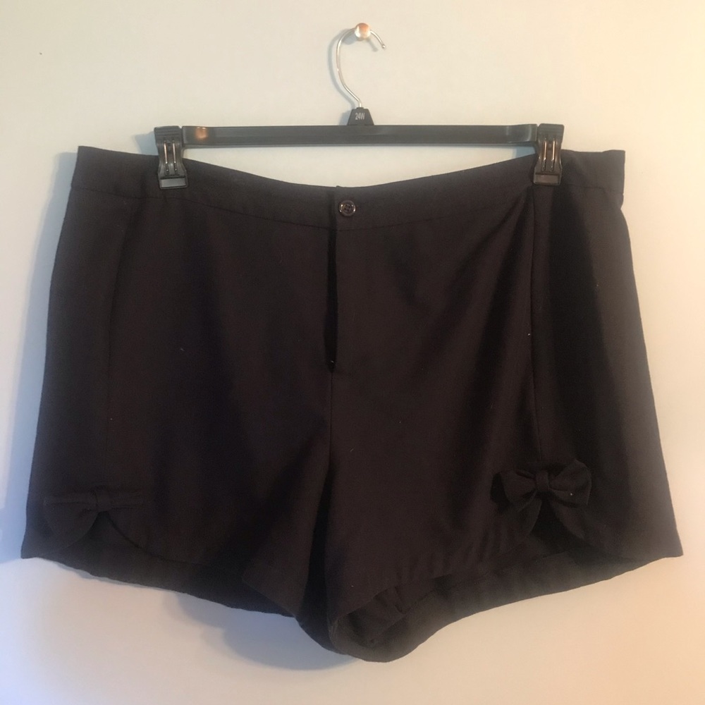 Adorable Plus Size Forever 21 Navy Shorts with Bow